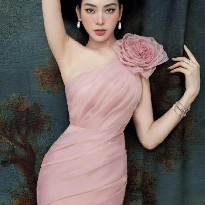 Pink Evening Dress With Flower, Light Luxury Party..