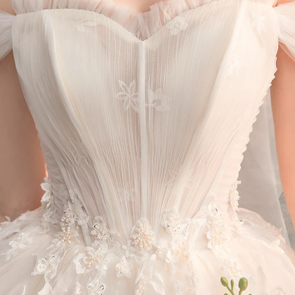 Champagne Sweetheart Neck Lace Long Wedding Dress..