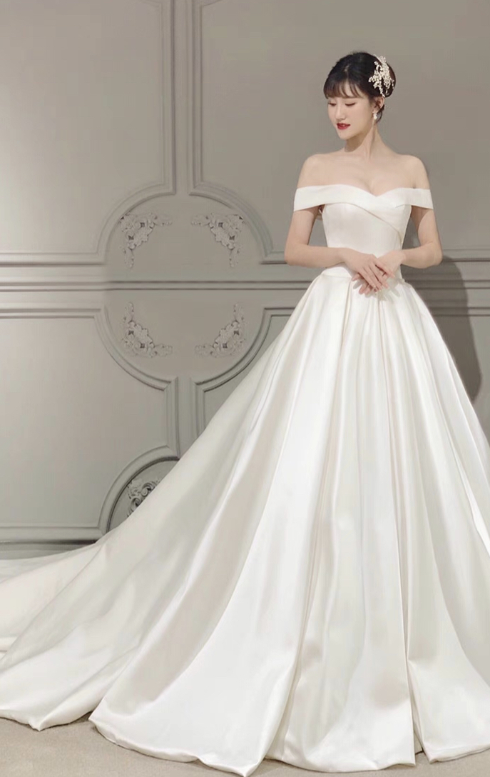 Off Shoulder Bridal Dress, Light Simple Atmospheric Wedding Dress, Satin Ball Gown Wedding Dress,handmade