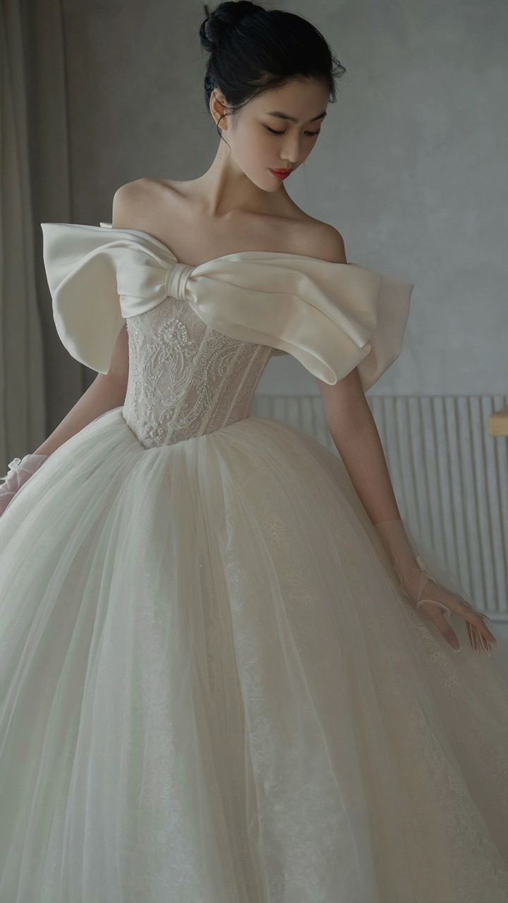 Off Shoulder Bridal Dress, Simple Atmospheric Wedding Dress, Tulle Ball ...