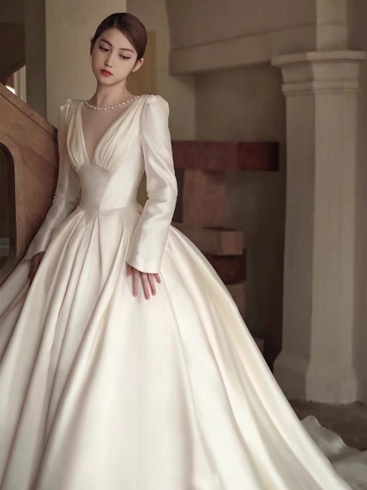 Long Sleeve Wedding Dress Elegant Weddign Dress,noble Bridal Dress,luxury Bridal Dress,handmade