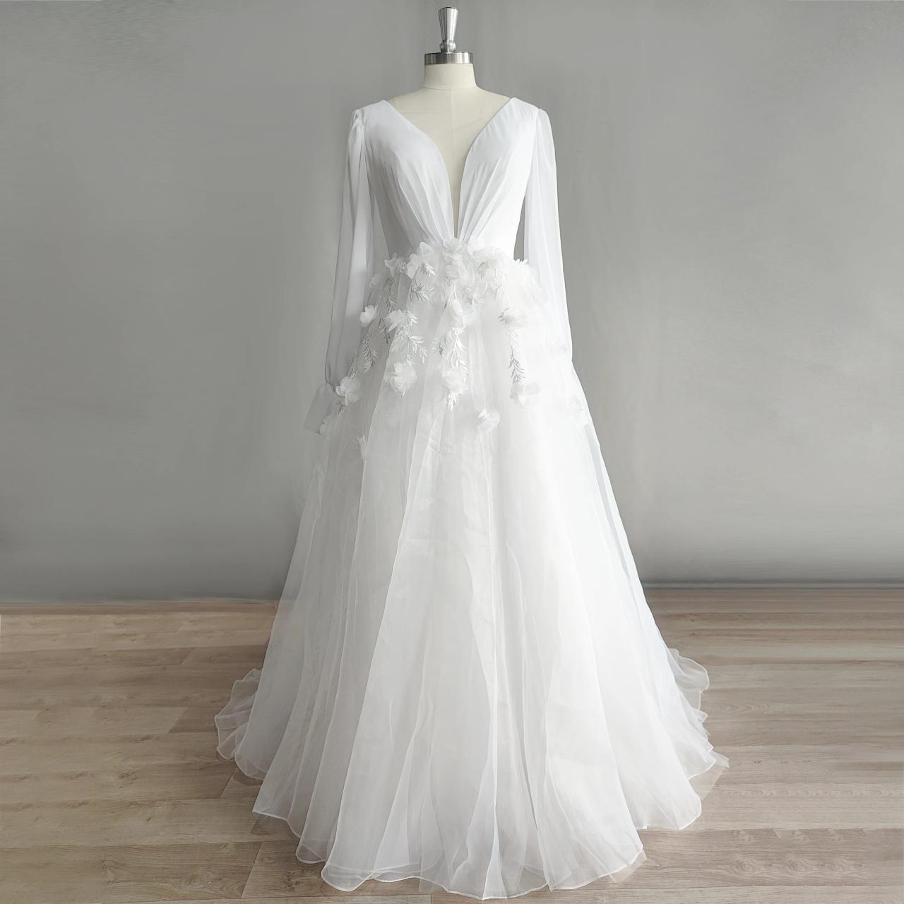 classic long sleeve wedding dresses A bridal reverie. This long-sleeve bridal gown from Oscar de la Renta made for the modern bride with all all-over gardenia guipure and a dramatic open back. Only available at Helen line silhouette offers a flattering fit Sleeve Lace Classic Traditional Wedding