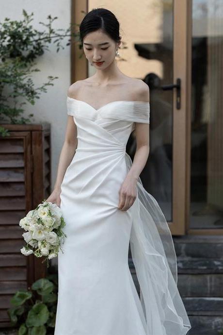 Satin Light Wedding Dress,bride Sense Travel Wdding Dress, Light Luxury One-shoulder Mermaid Dress ,handmade