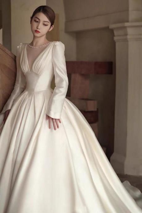 Long sleeve wedding dress elegant weddign dress,noble bridal dress,luxury bridal dress,Handmade
