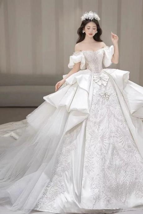 Elegant Off-shoulder Bridal Gown With Embroidery And Train