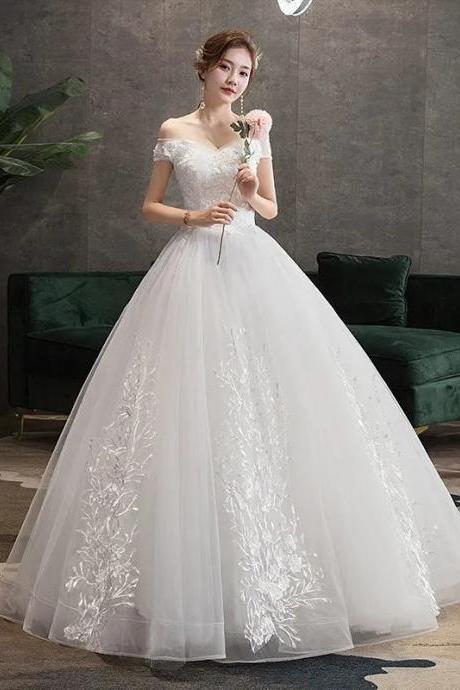 Elegant Off-shoulder A-line Bridal Gown With Lace Details