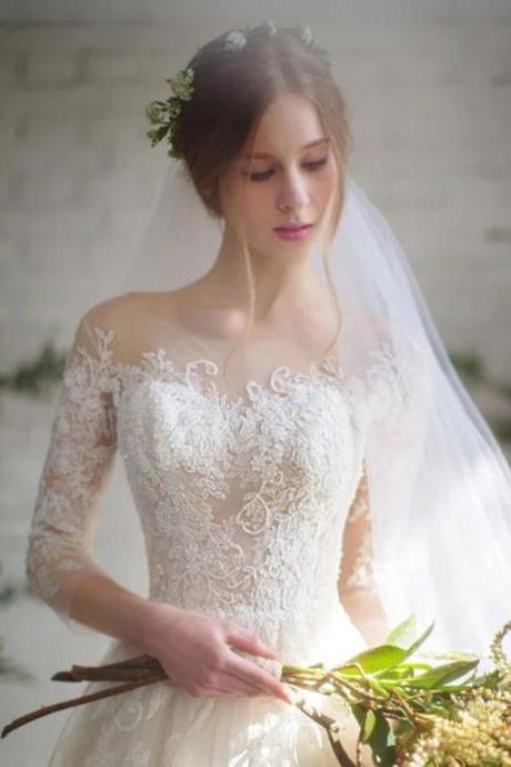 Elegant Long Sleeve Lace Bridal Gown With Veil