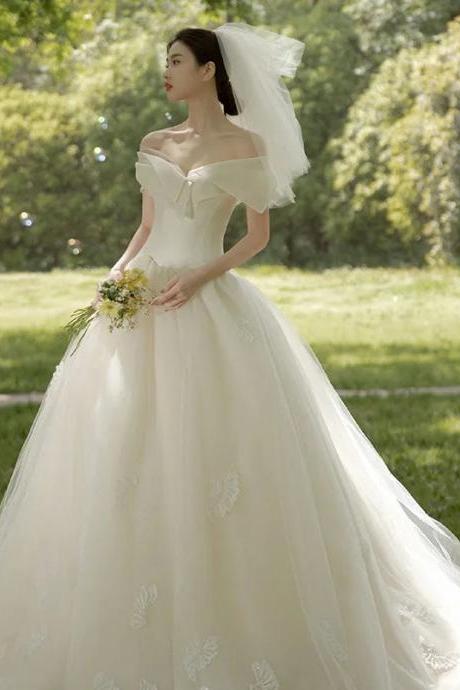 Elegant Off-shoulder Tulle Wedding Gown With Train