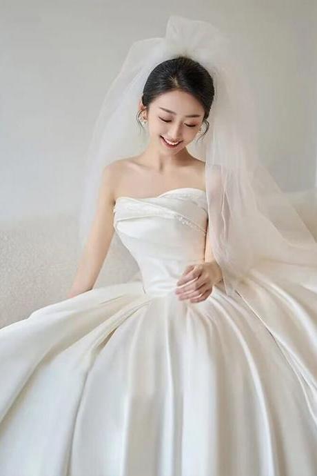 Elegant Strapless Satin Bridal Gown With Veil