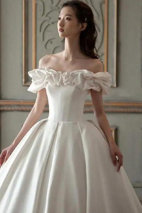 Elegant Off-shoulder Bridal Gown With Ruffle Detail
