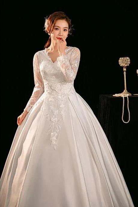 Elegant Long Sleeve Lace Applique Bridal Gown