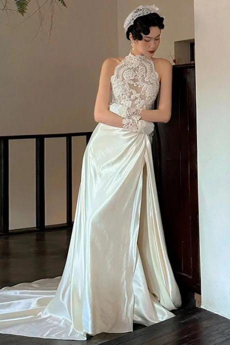 Elegant Sleeveless Lace Bodice Satin Bridal Gown