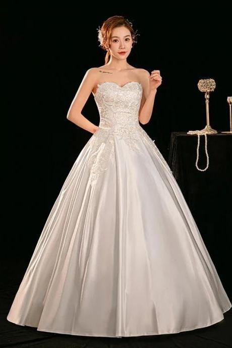 Elegant Strapless Lace Applique Bridal Gown With Train