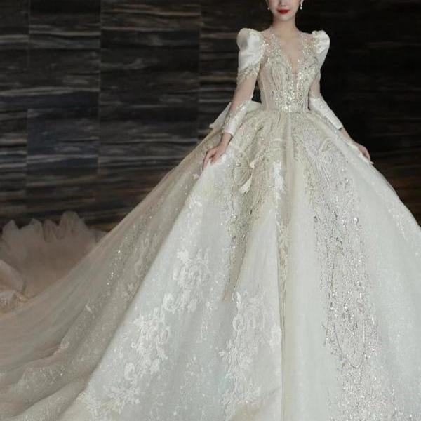 Elegant Bridal Gown with Lace Appliques and Beading