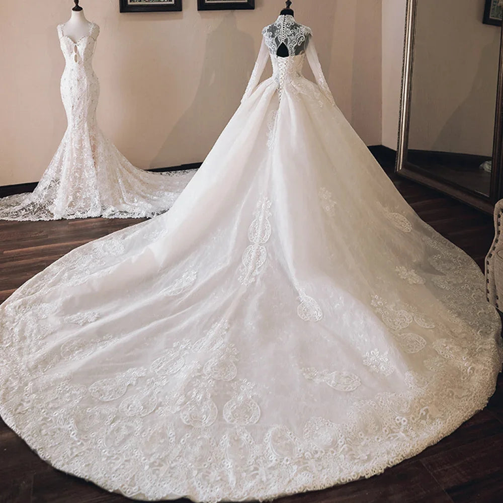 Lace Bridal Gown With Long Train on Luulla